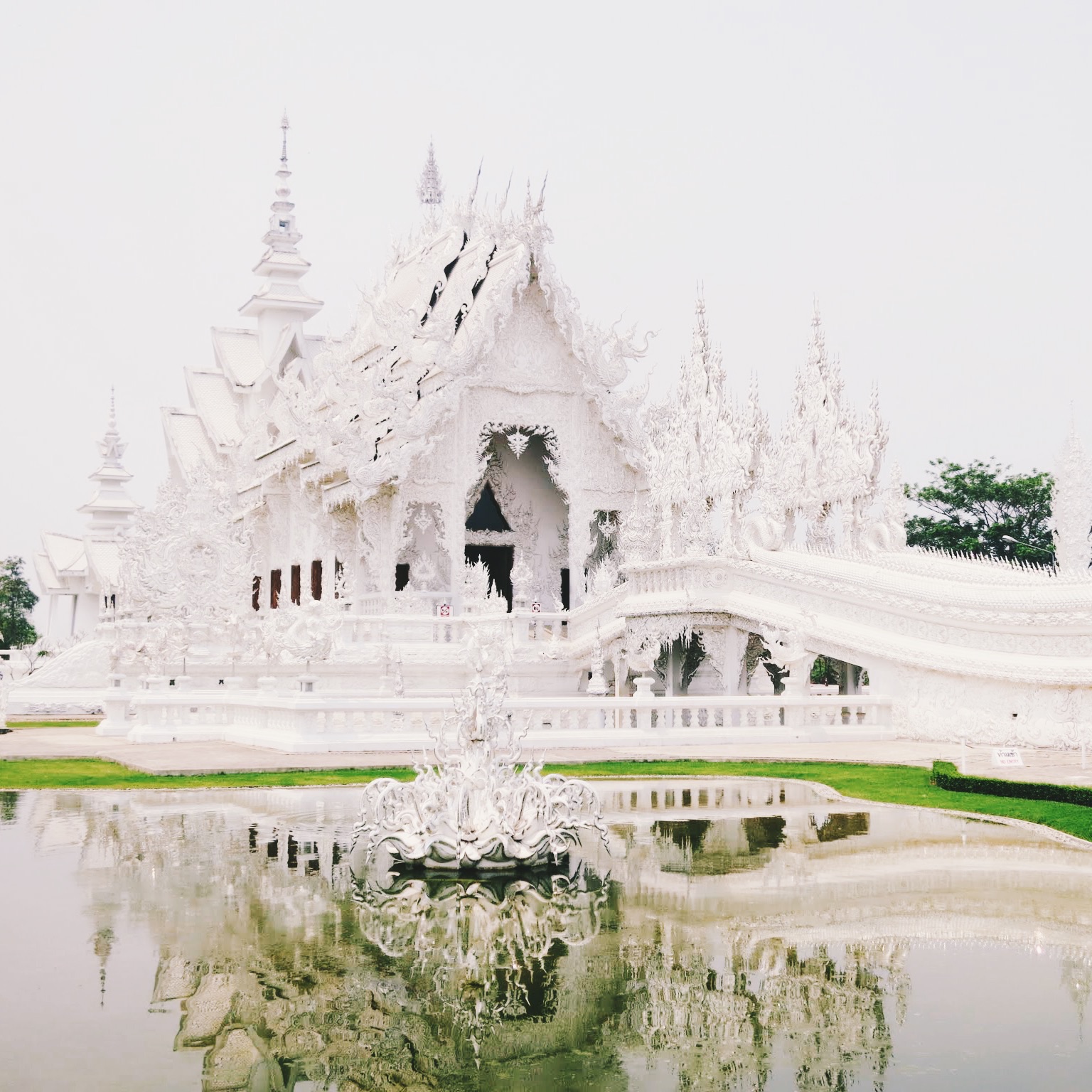 white-temple-chiang-rai