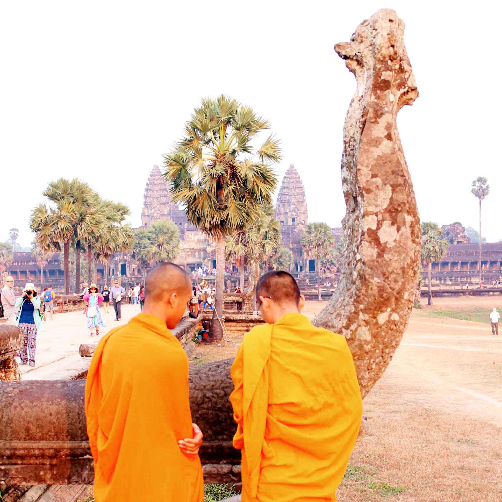monges-angkor-wat