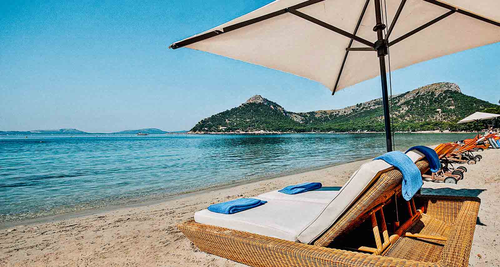 Download Apartamentos de um quarto a oeste da praia de palma Desktop Wallpaper Free