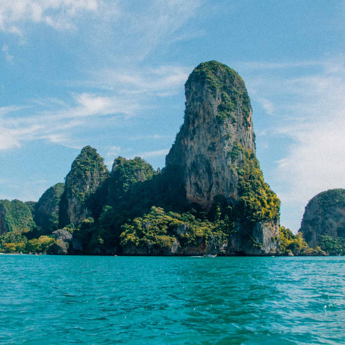 railay-beach-penhasco