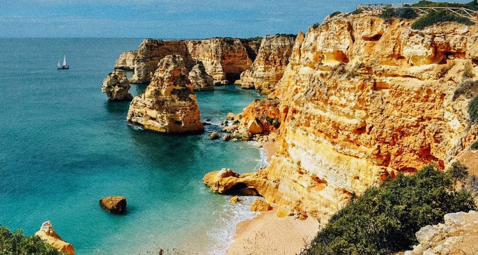 praia-marinha-portugal