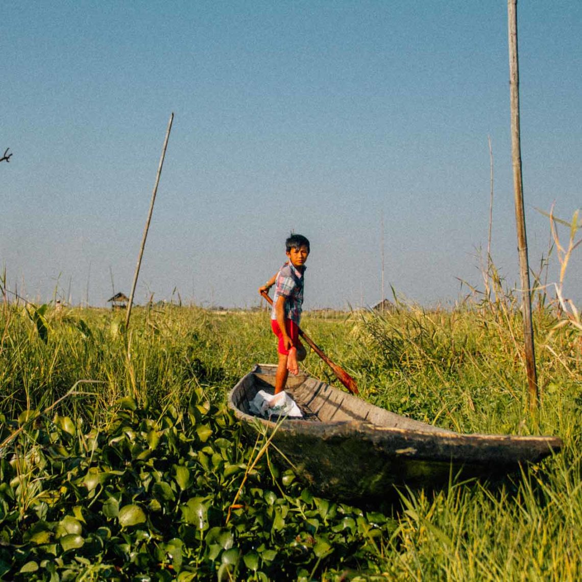 menino-inle-lake