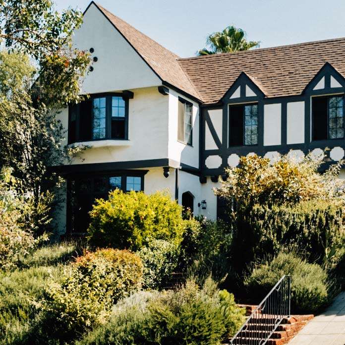 1920s-Hollywood-Tudor-Apartment-Filled-with-Charm