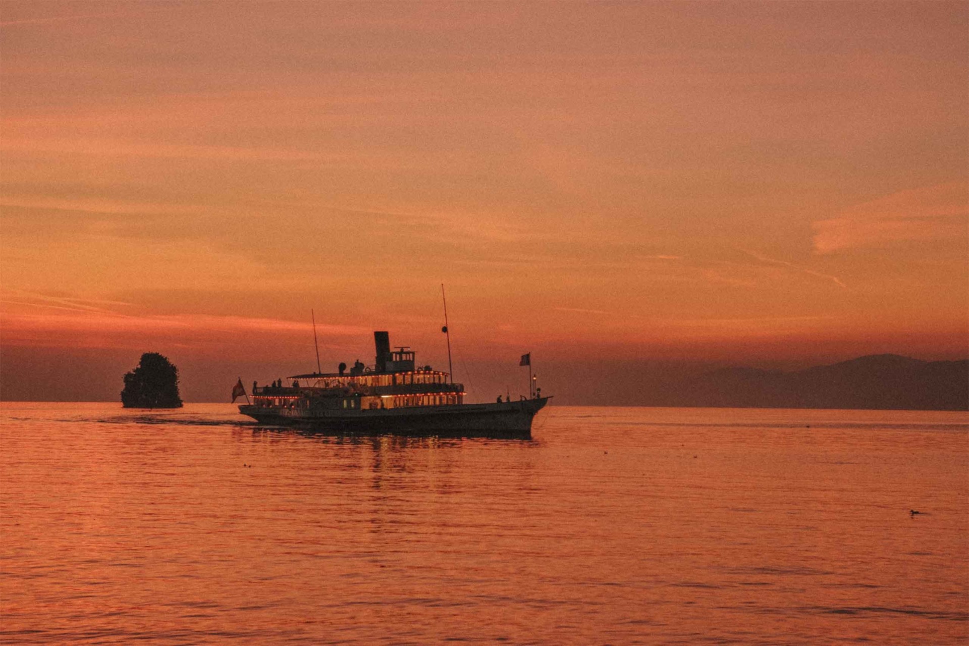 passeios-de-barco-verao-na-suica