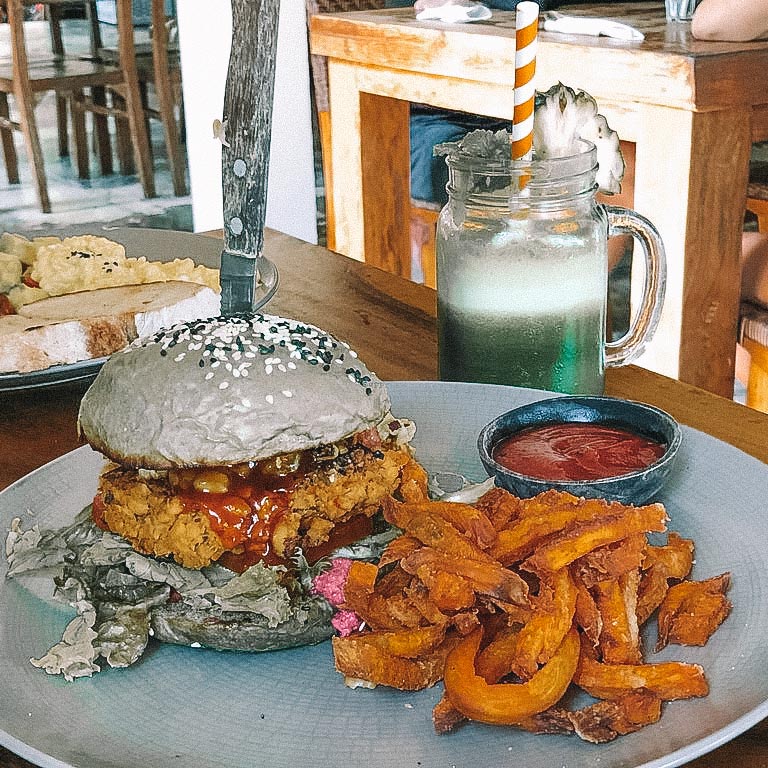 bukit-cafe-bali-uluwatu