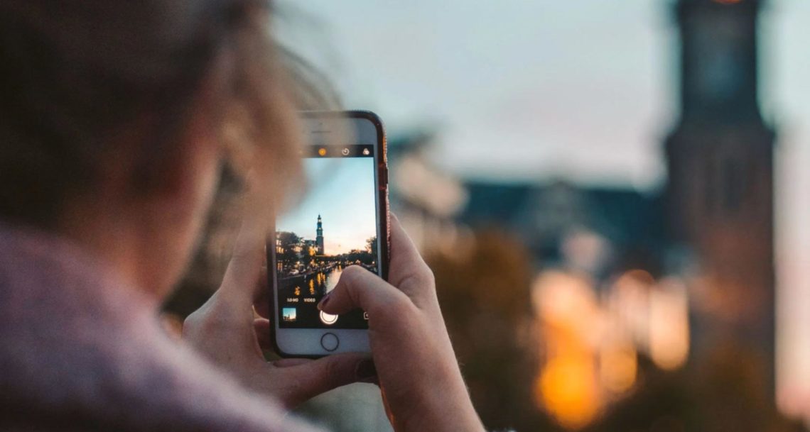 Como ganhar dinheiro viajando com redes sociais