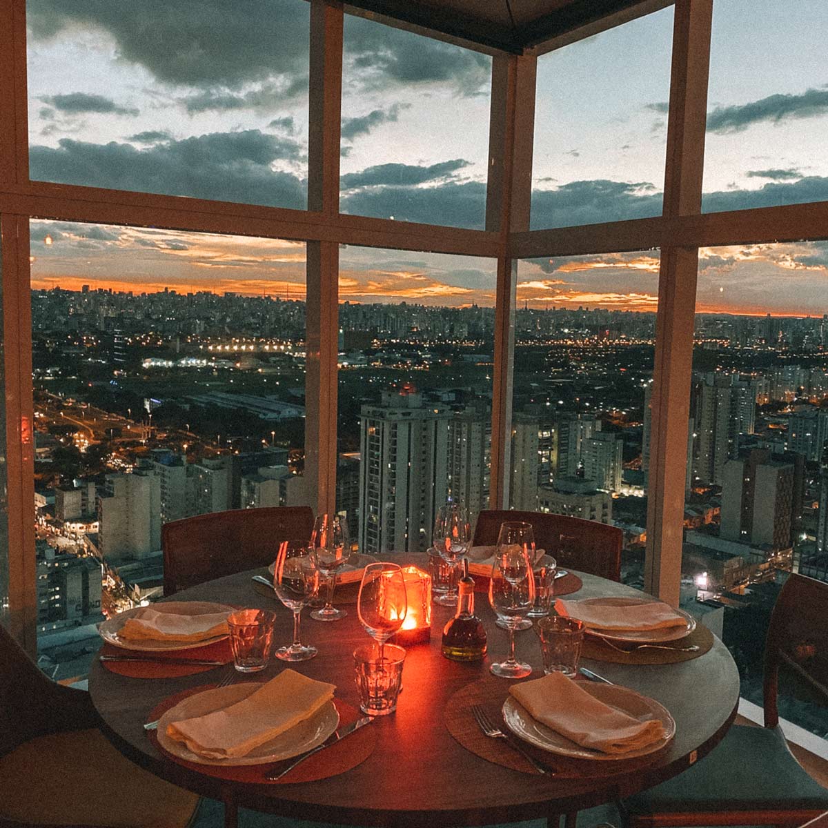 Lassù: restaurante giratório com vista incrível de SP - São Paulo Secreto