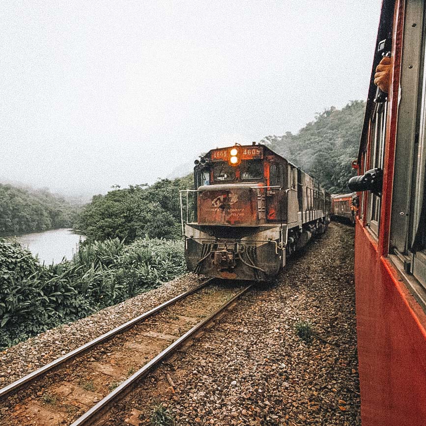 viagens-de-trem-pelo-brasil-morretes-curitiba