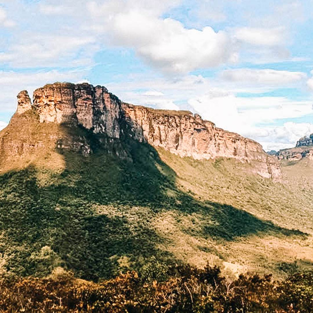 Parte do Vale do Pati, onde é possível admirar o cânion e vegetação rica verde