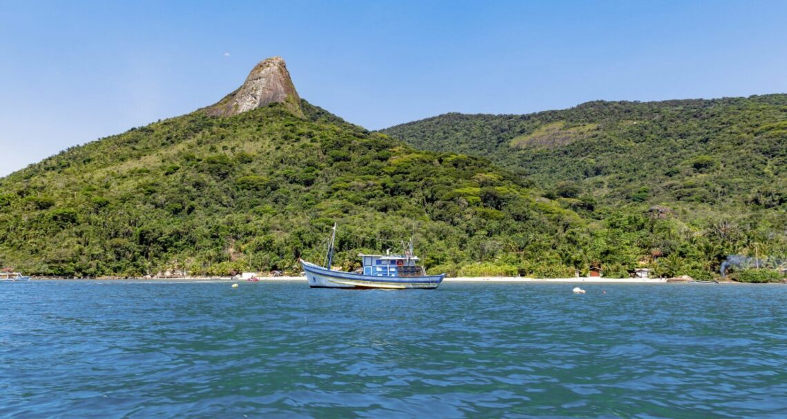 Saco do Manguá, único fiorde brasileiro