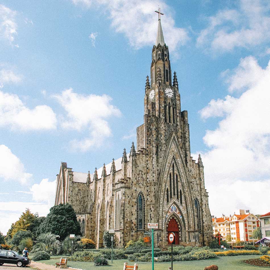 Catedral de pedra, em estilo gótico, em Canela (RS), uma das igrejas mais lindas do Brasil