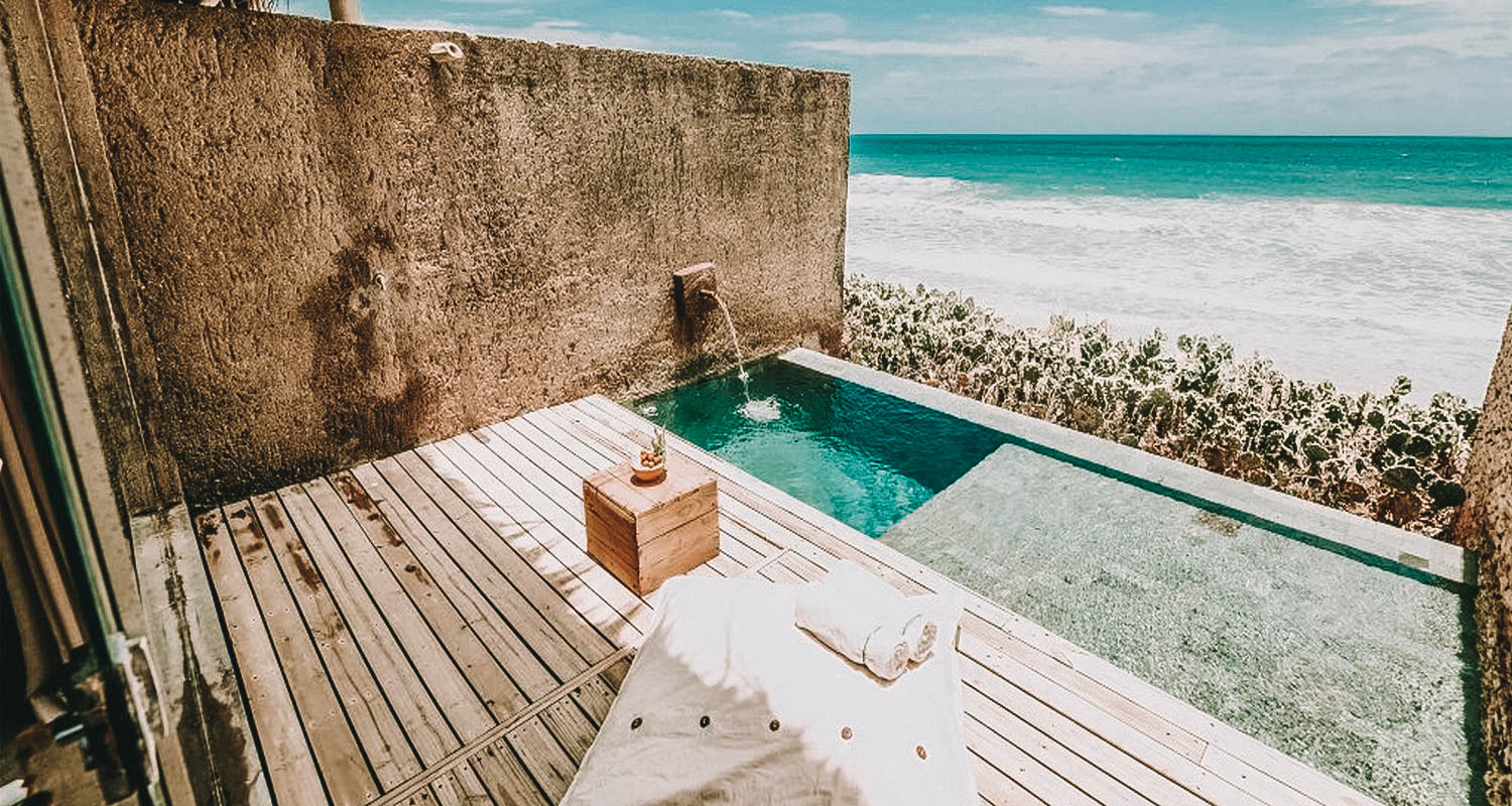 Suíte com piscina privativa e vista para o mar