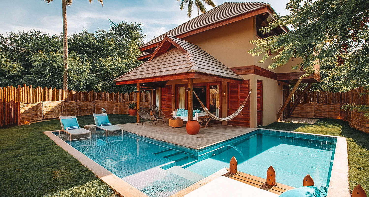 Bangalô com jardim e piscina privativa
