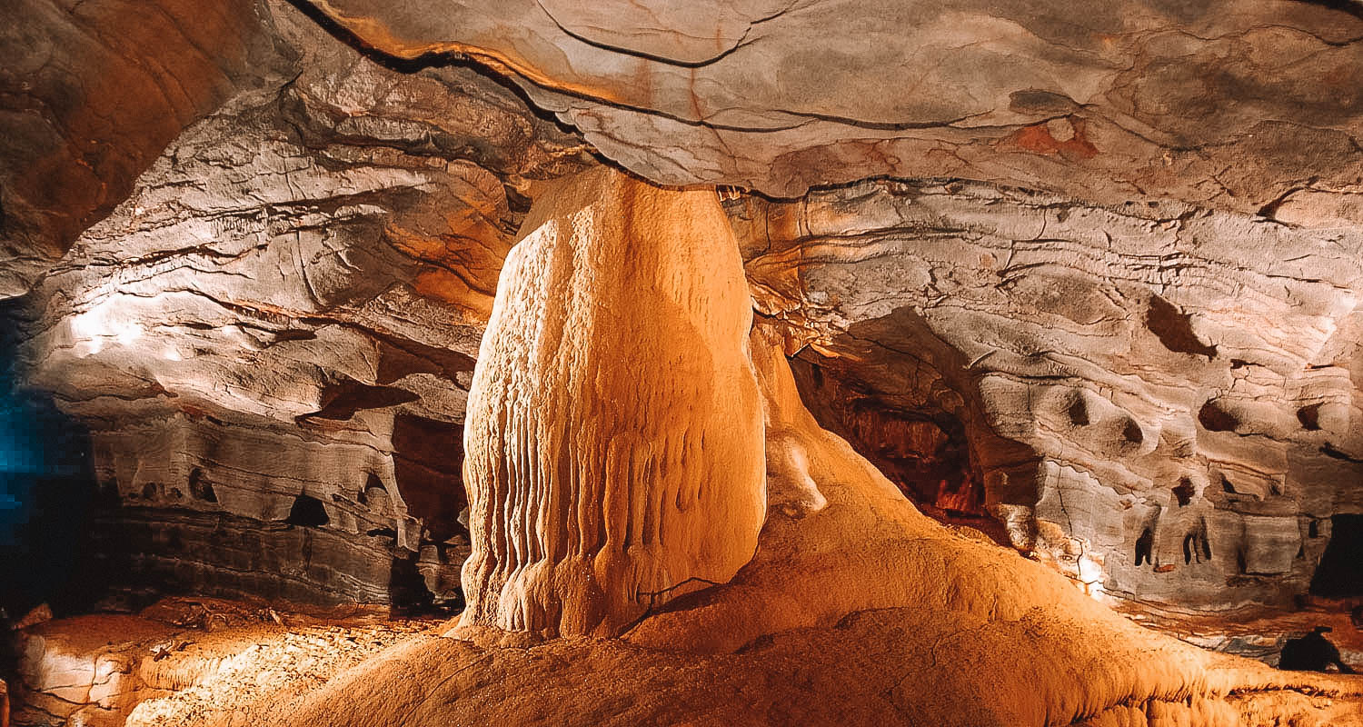 Parte da Caverna Lapa do Penhasco vista por dentro