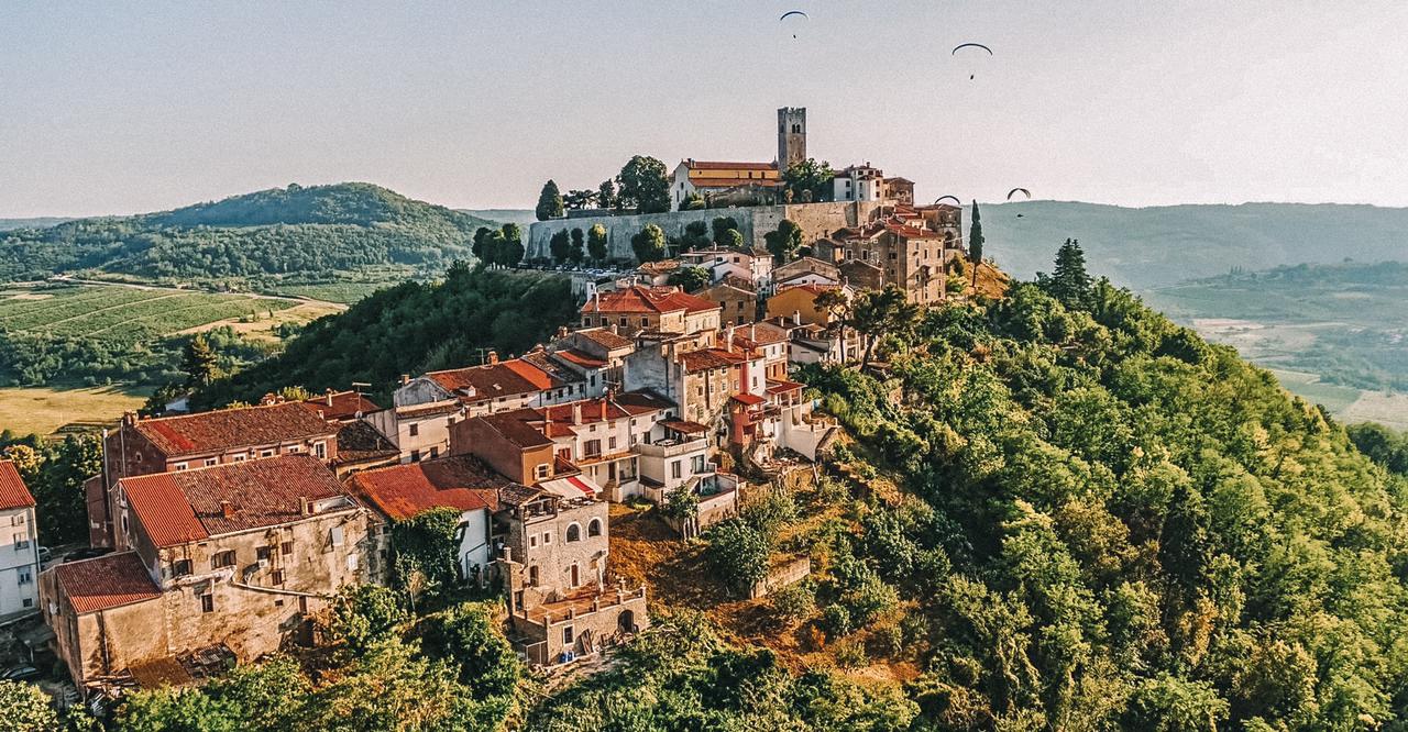 menor cidade do mundo vista de cima