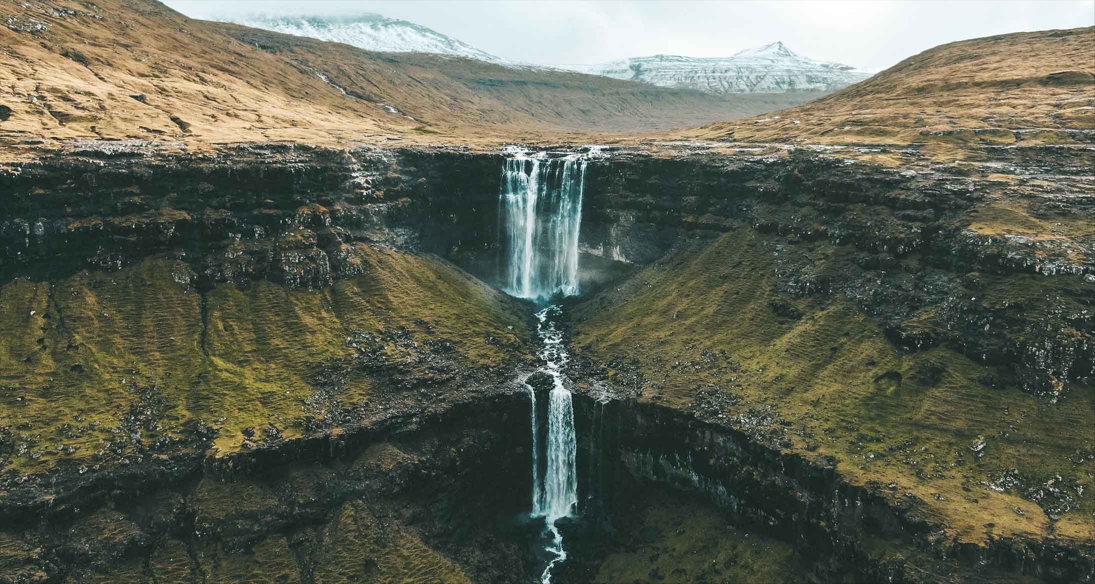 cachoeira nas ilhas faroe