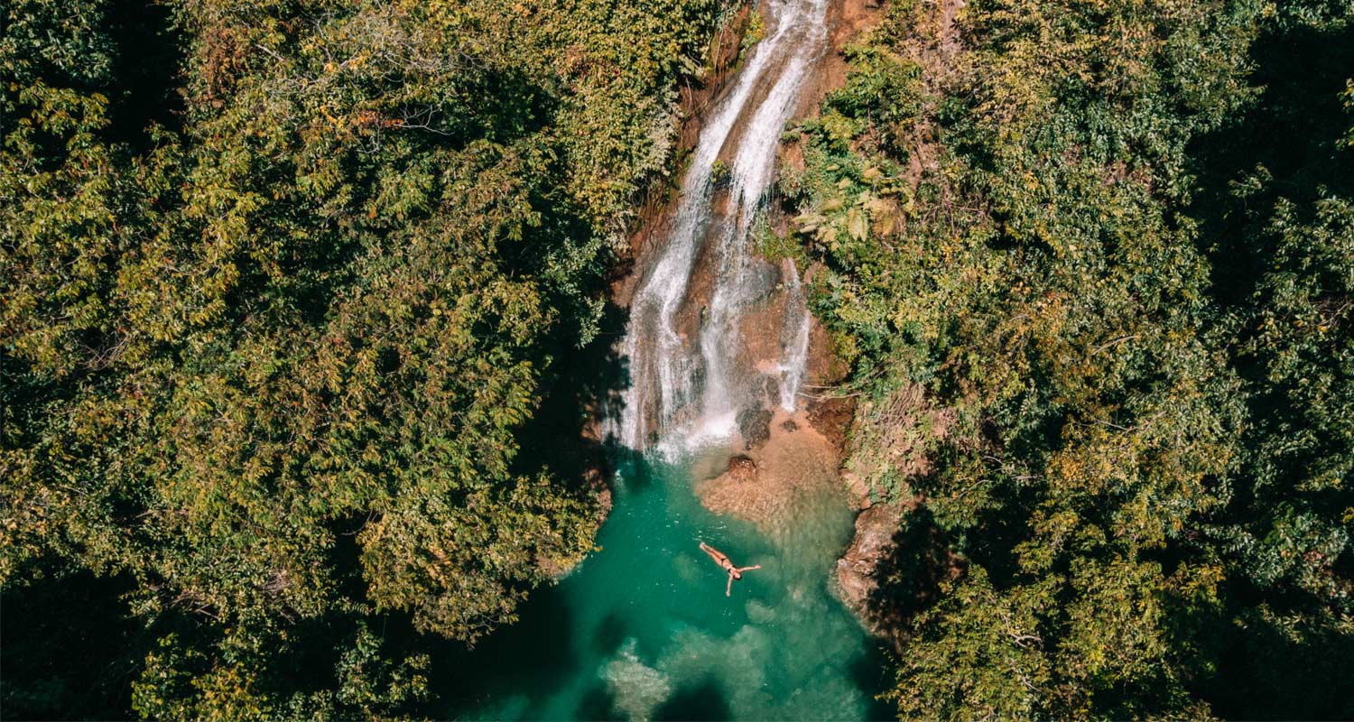 Imagem aérea do poço azul em mambai goias