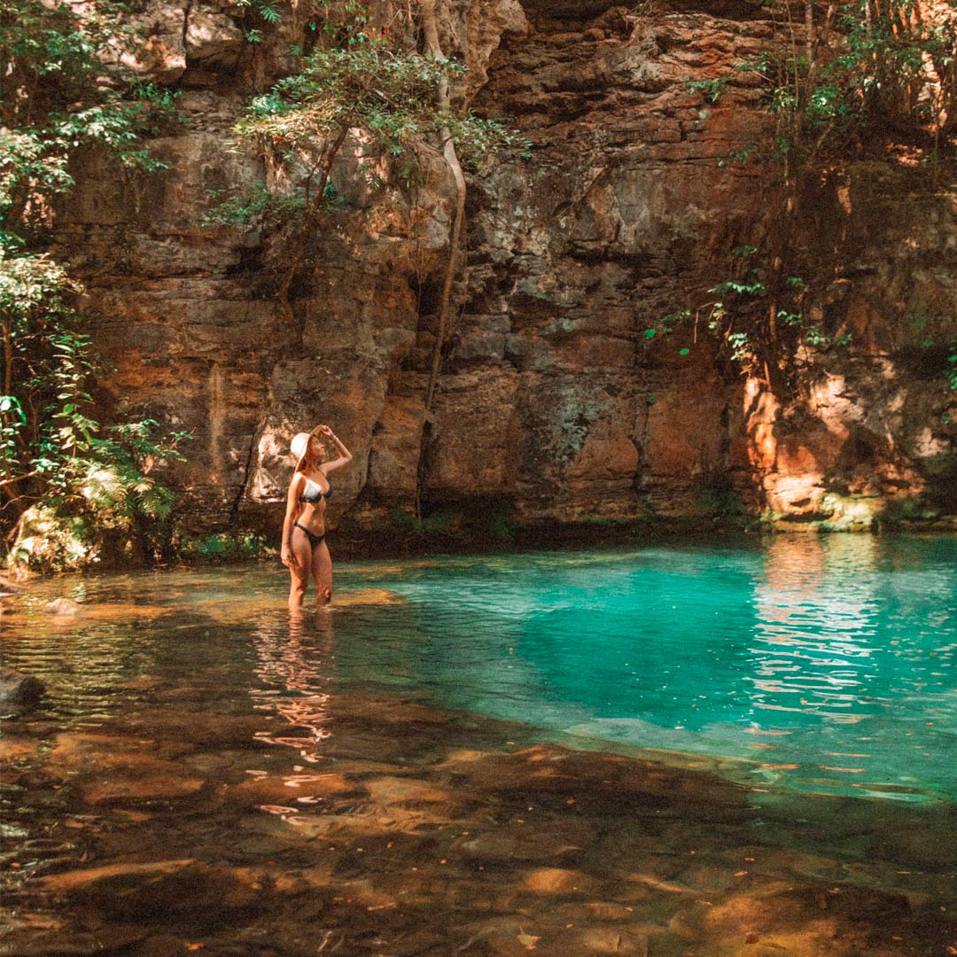 Mulher no poço azul mambaí goiás