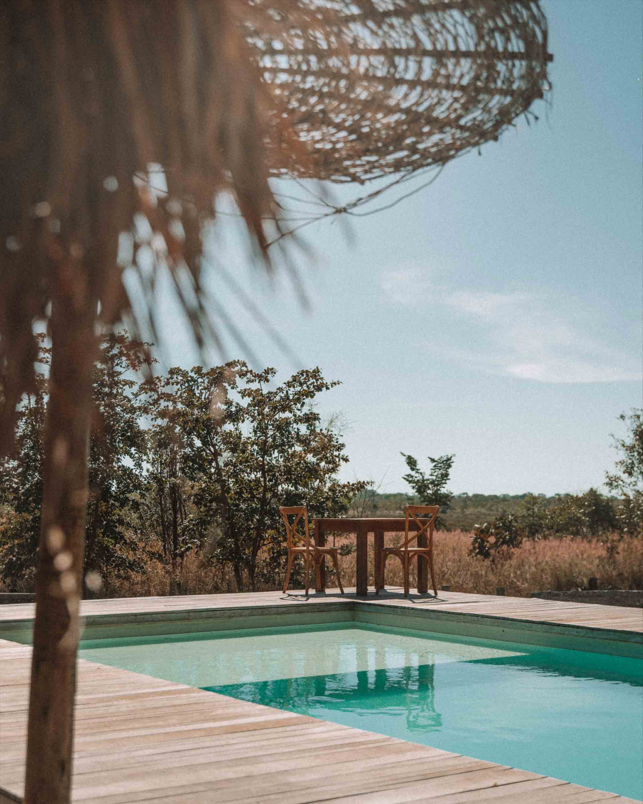 piscina com deck pousada trijunção cerrado