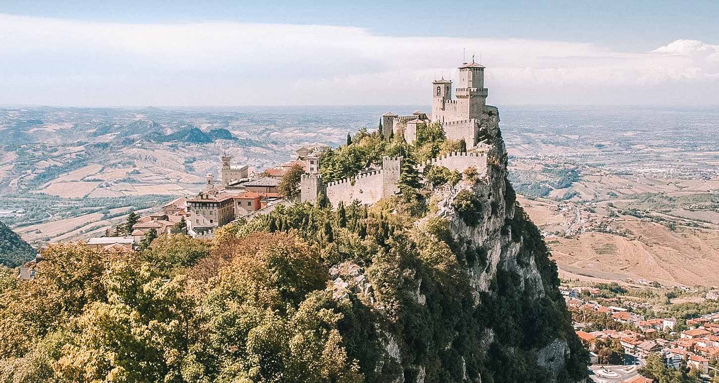 torre na cidade de San Marino, Italia