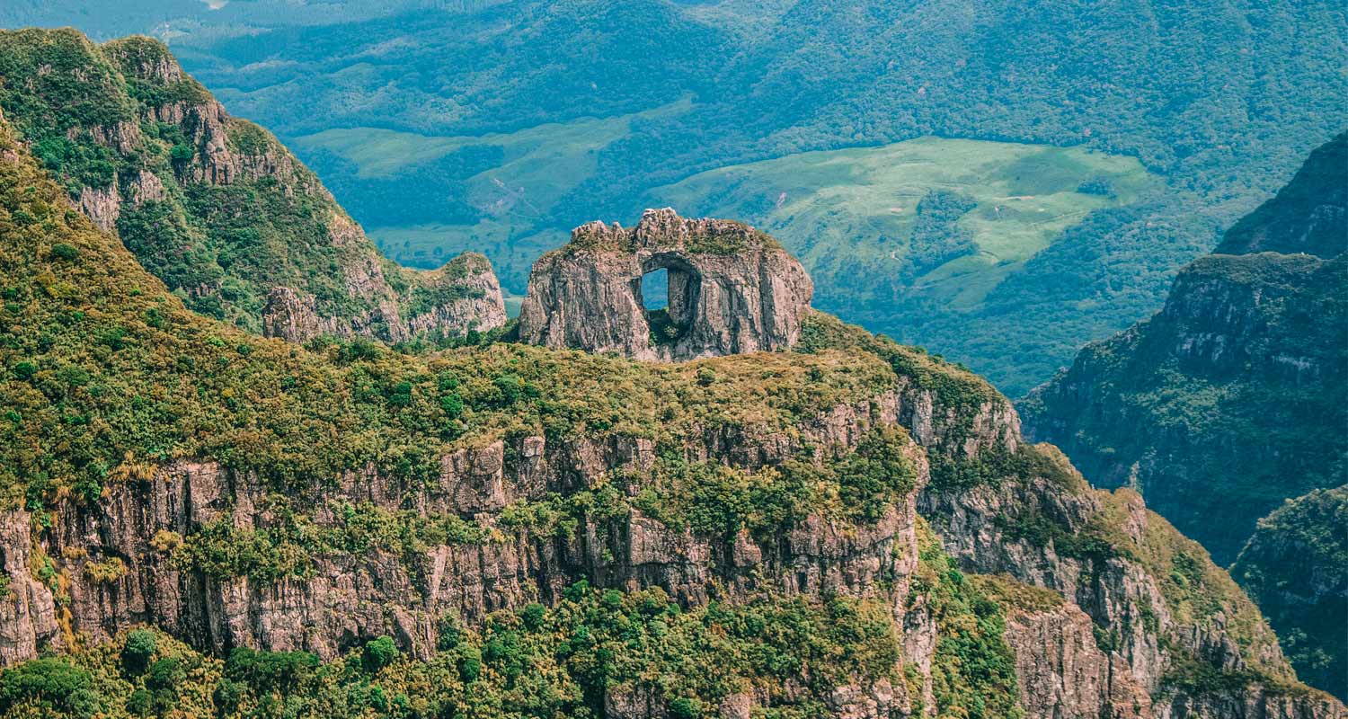 Pedra furada em Uburibi, Santa Catarina