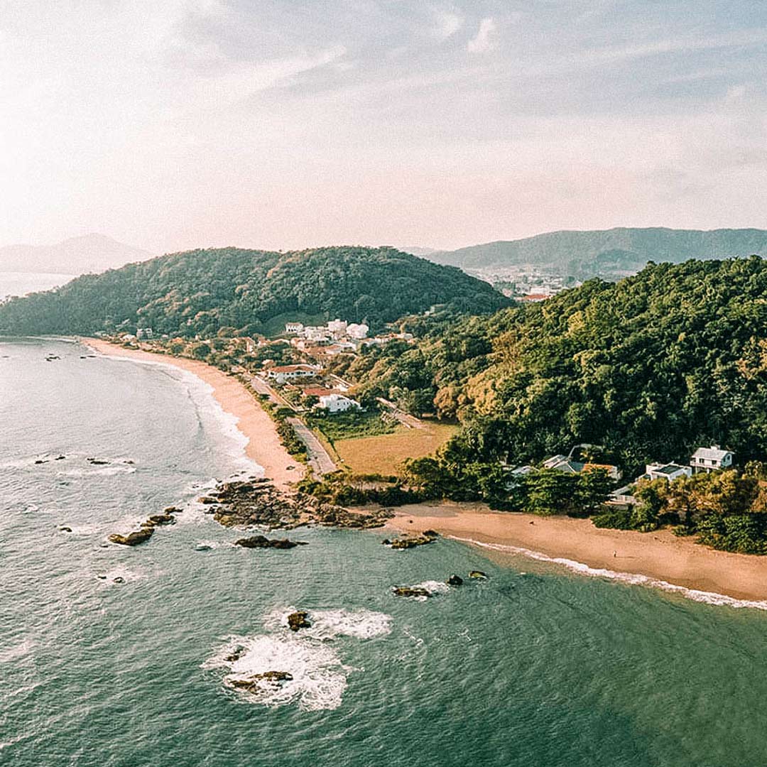 Praia bacia da vovo em Penha, Santa Catarina