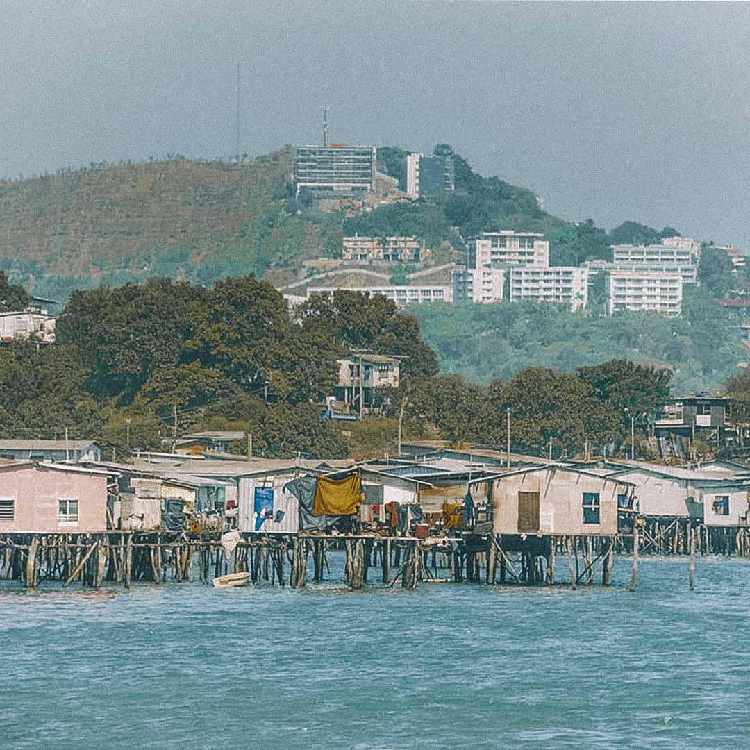 casinhas no mar em Port Moresby 