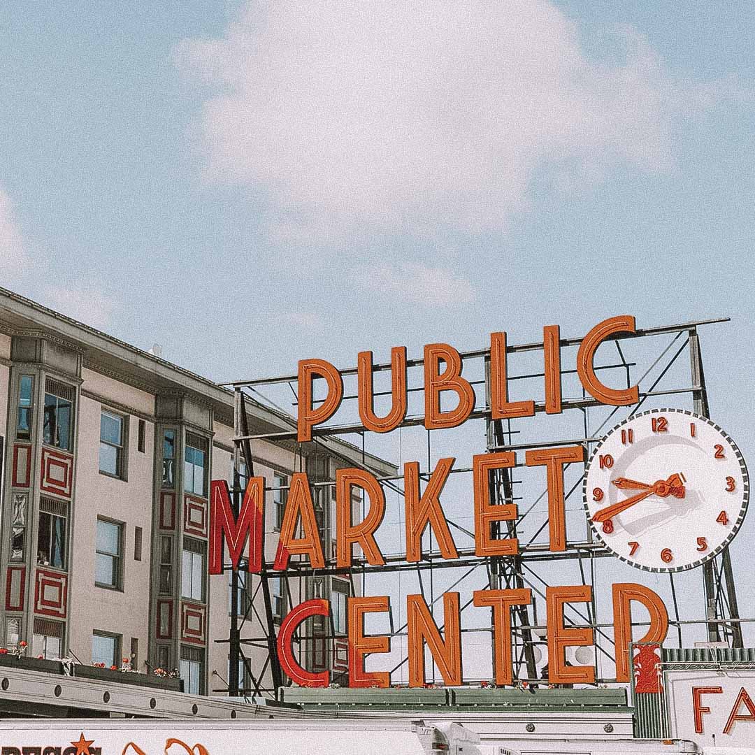 placa da entrada do public Market em seattle