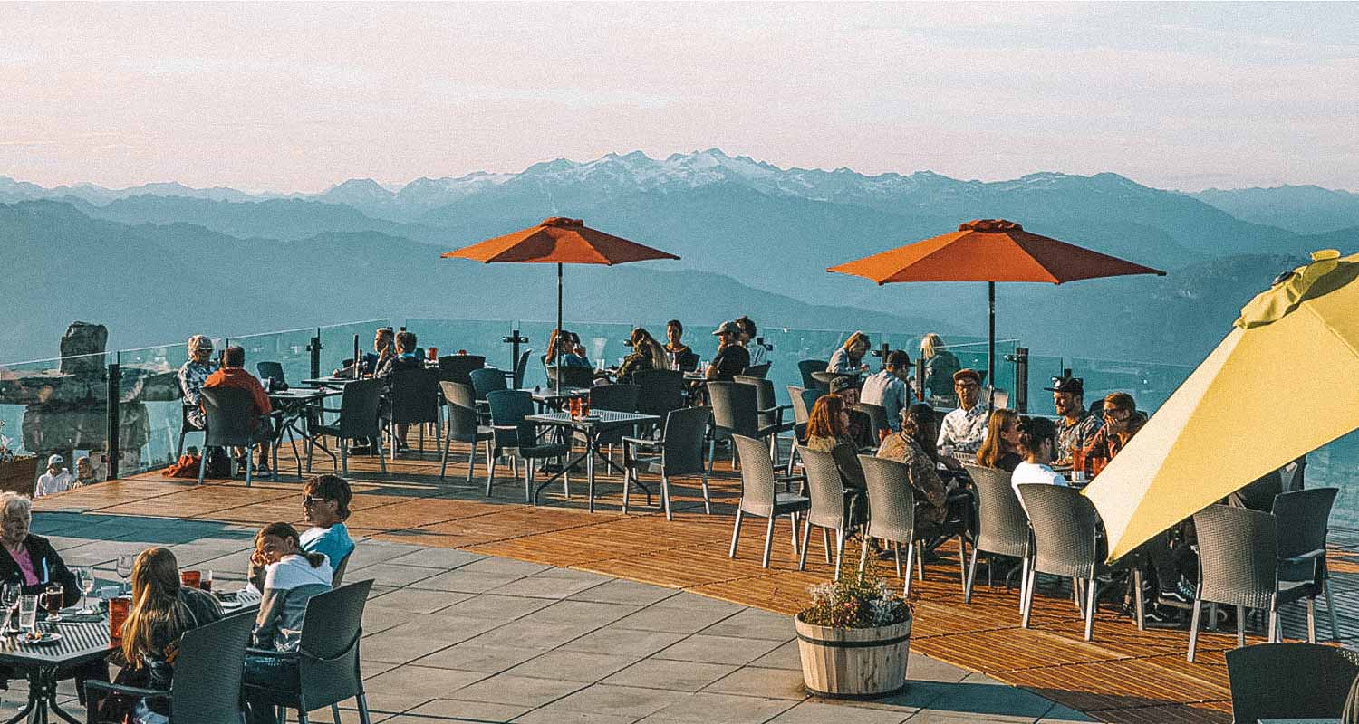 vista do restaurante roundhouse na montanha whistler