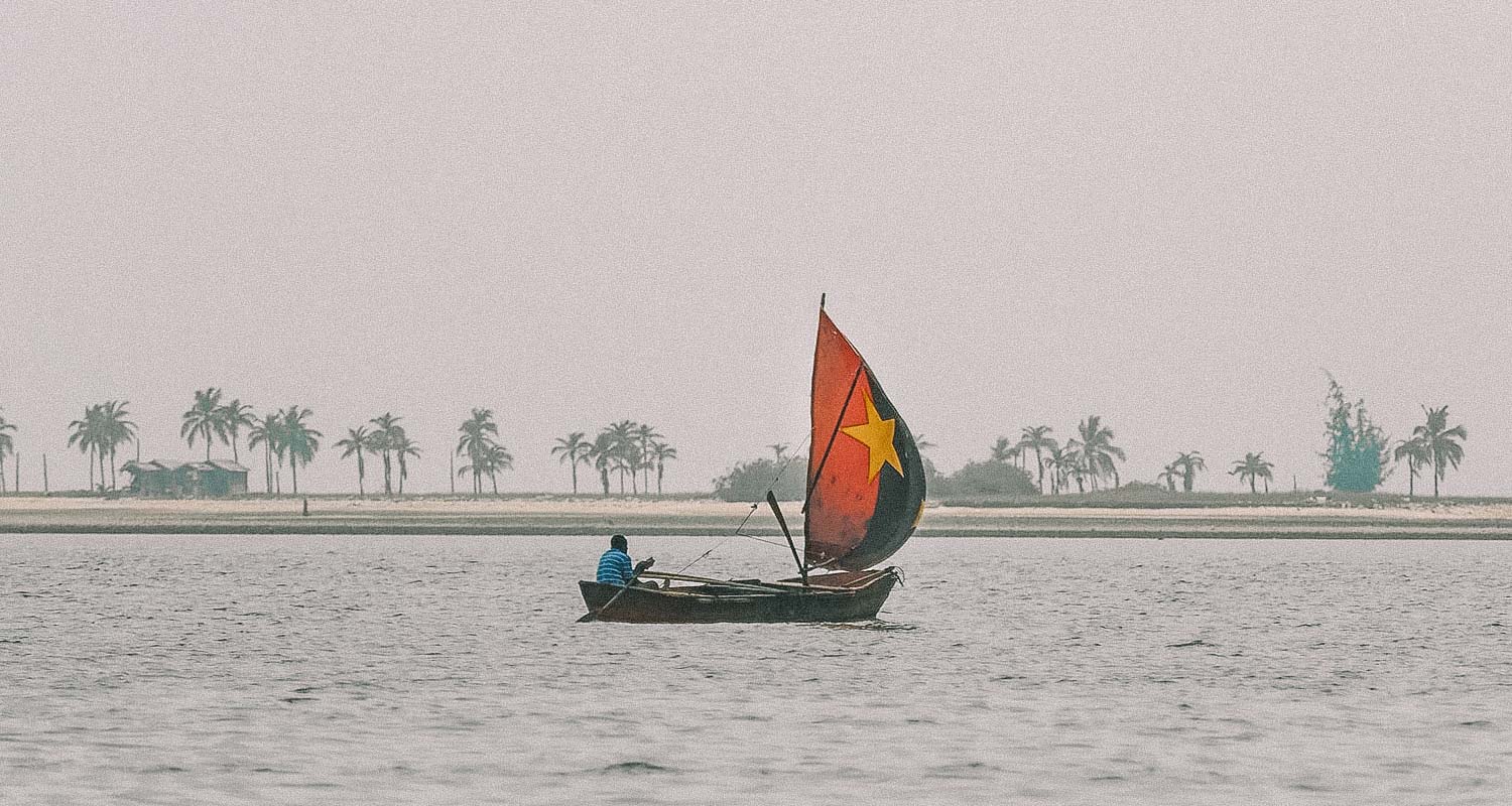 barco em luanda africa