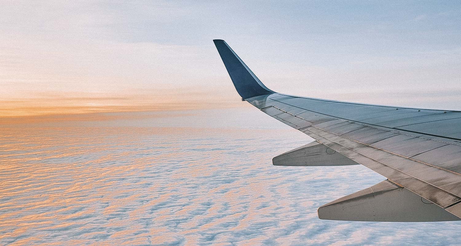 asa do aviao e o céu