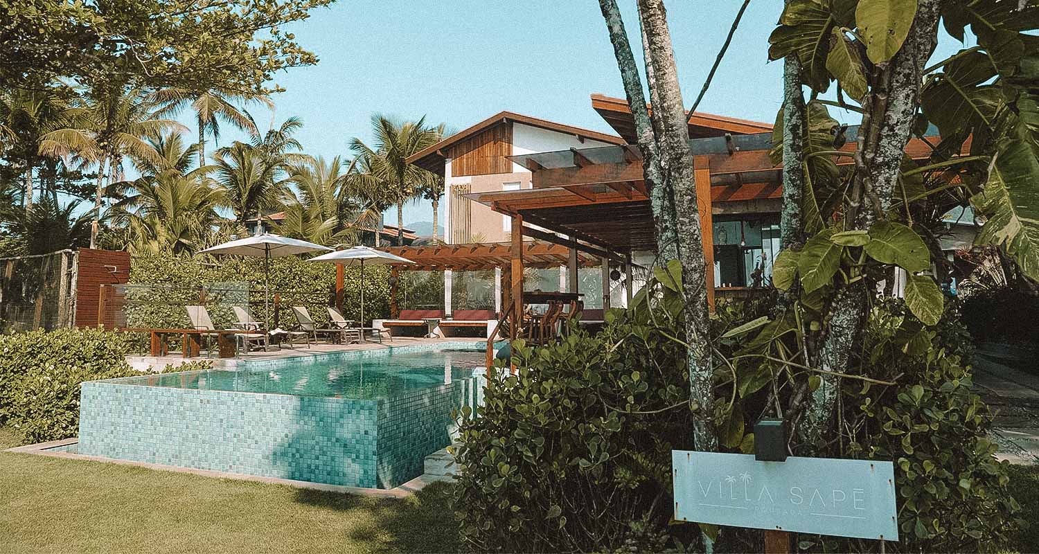 região da piscina e restaurante da villa sape