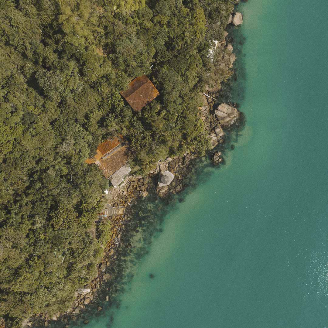 vista drone da casa em ubatuba praia Almada