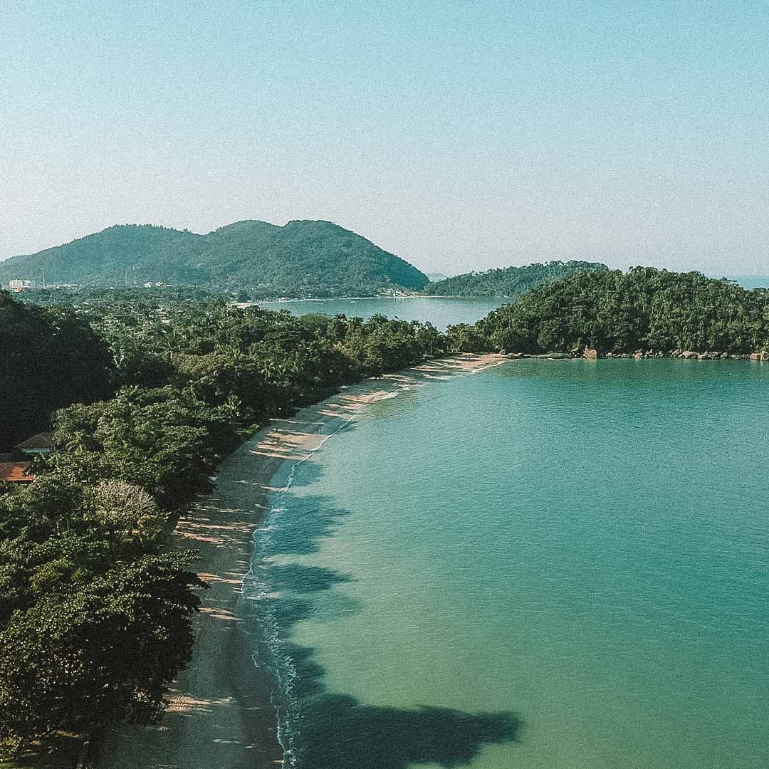 vista de cima da praia domingas dias