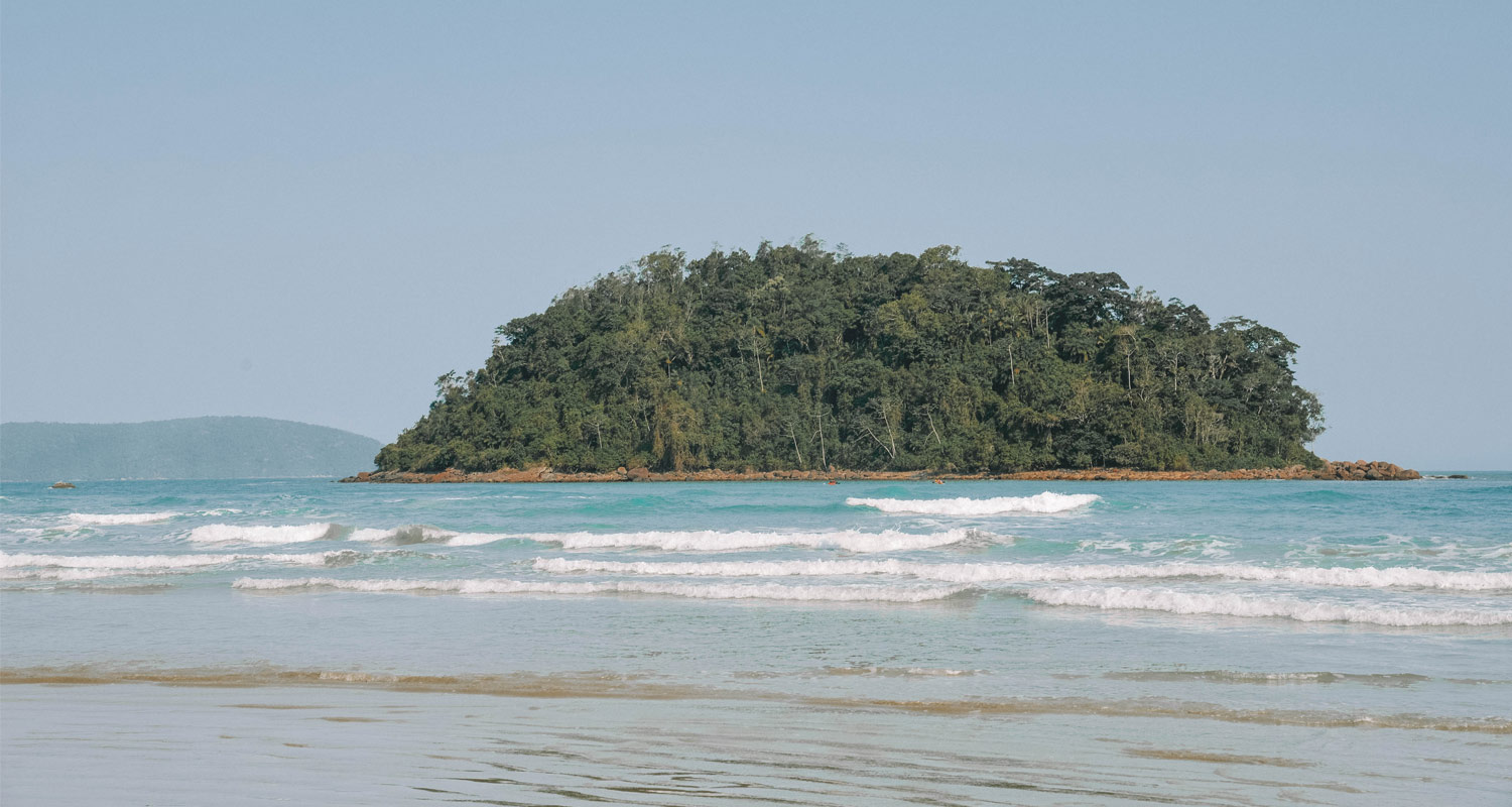 Ilha do pontal a partir da Praia da Lagoinha