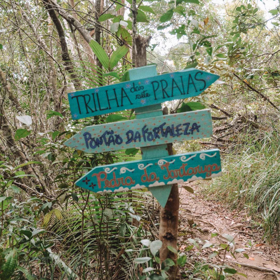 Placa na trilha das sete praias