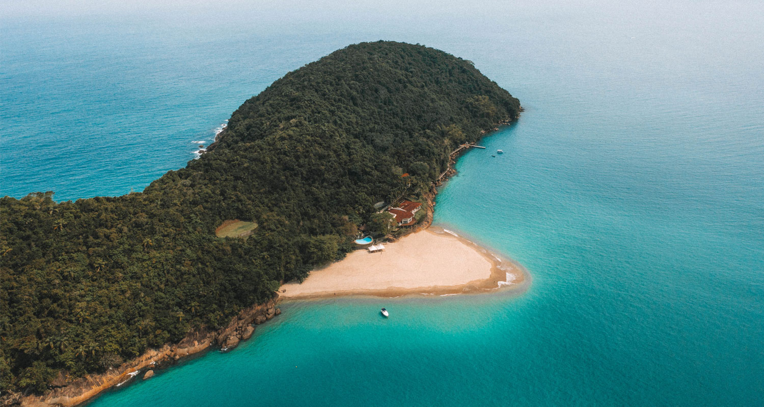 Ilha dos porcos, em ubatuba, vista de cima