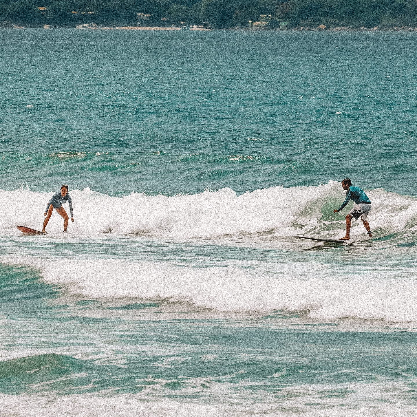 surf na praia de Guaecá 