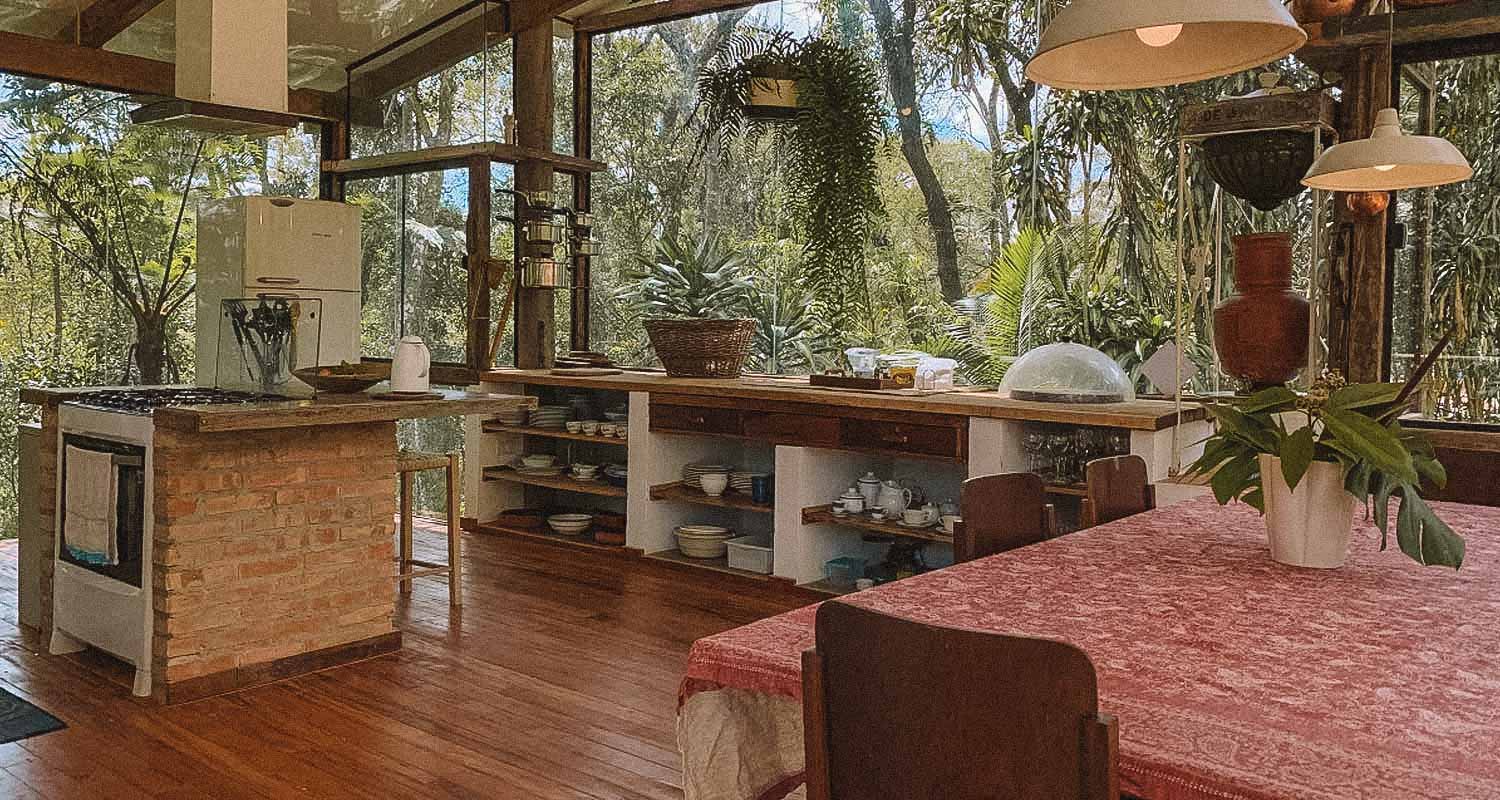 mesa e cozinha cabana ibiuna