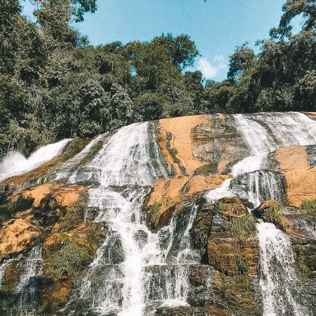 cachoeira escondida em Joanópolis