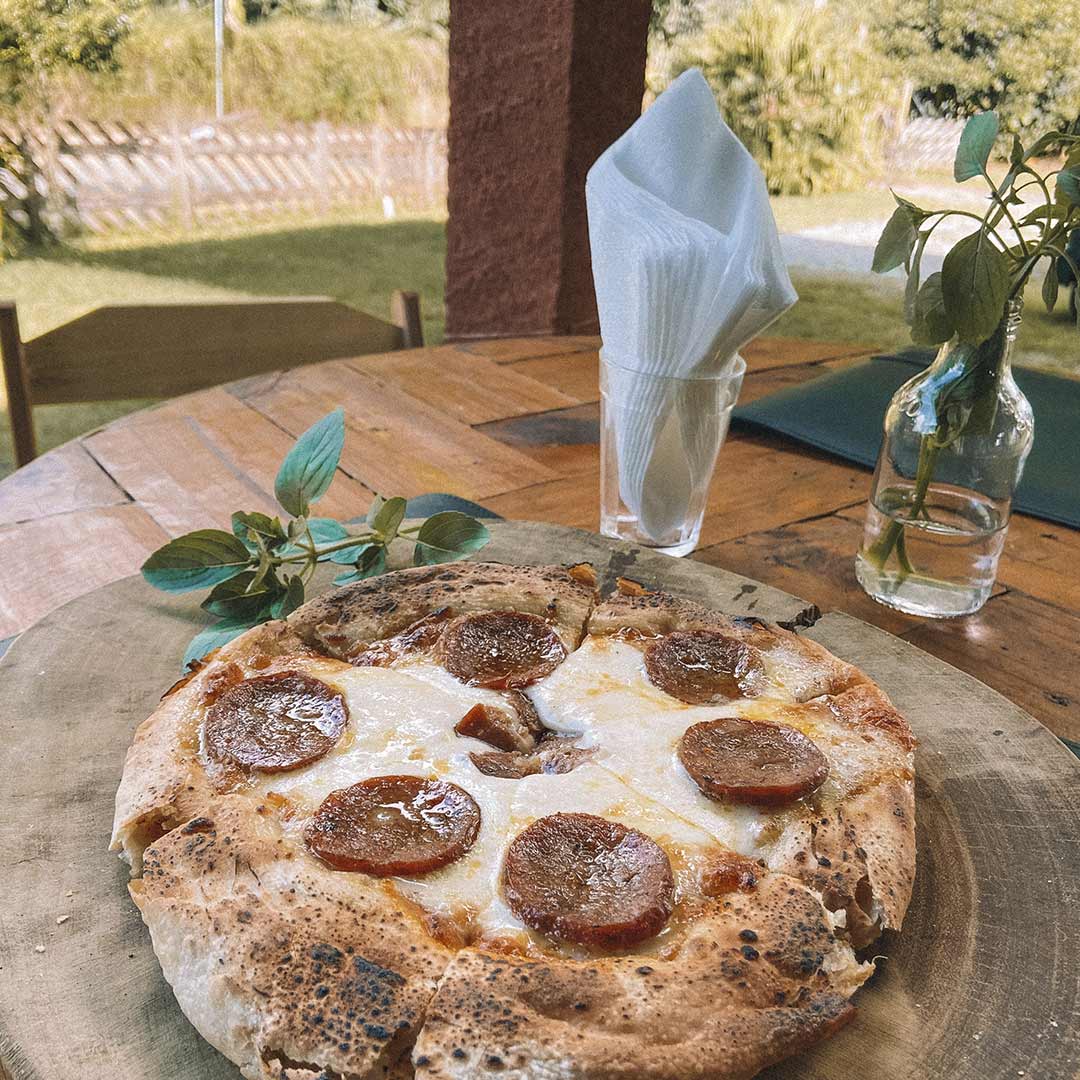 pizza no restaurante dejoa em Joanópolis