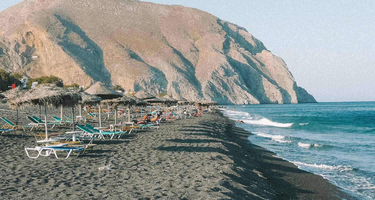 praia areia negra santorini