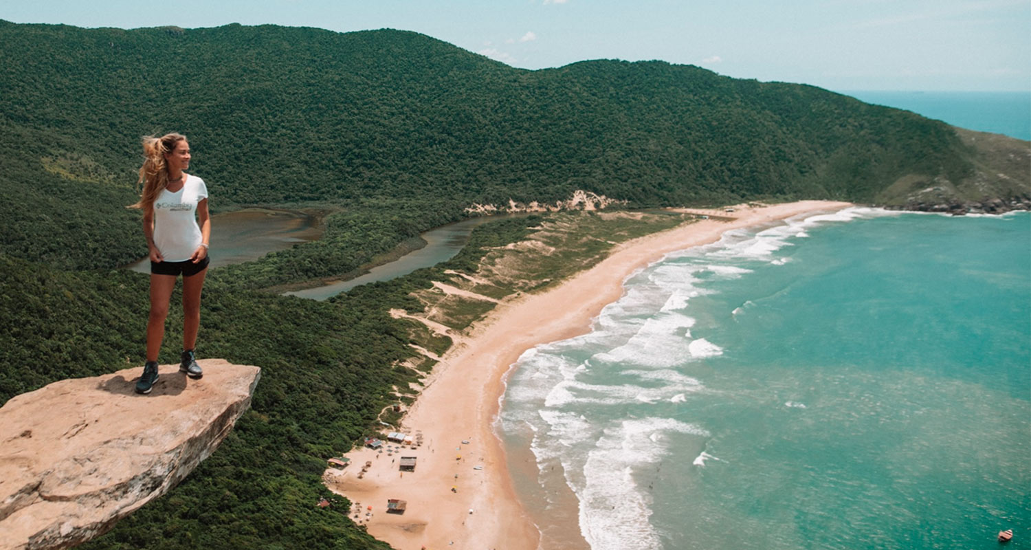 4 trilhas em SC para caminhada que você pode fazer com vista para o mar