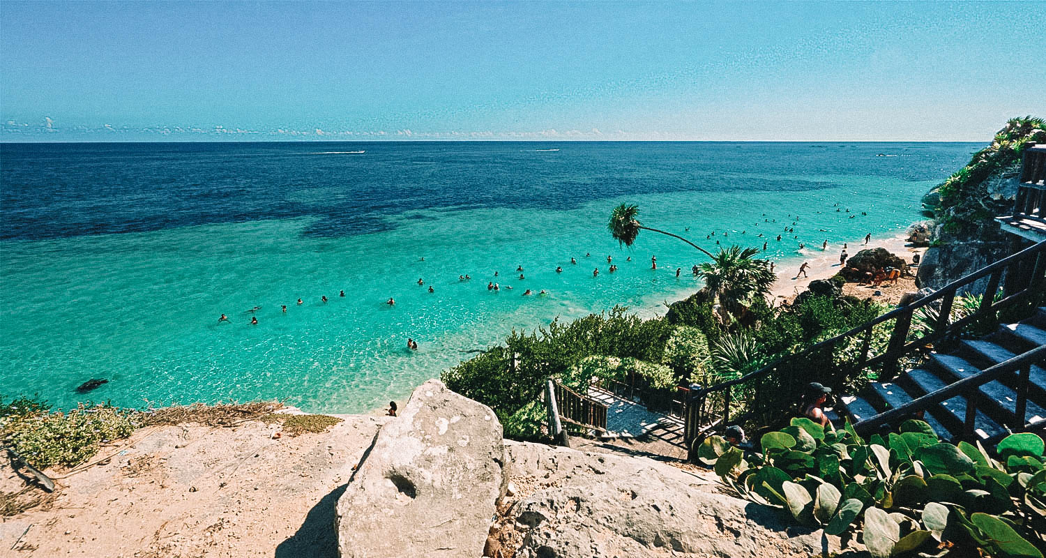 visão aerea praia em cancun no mexico