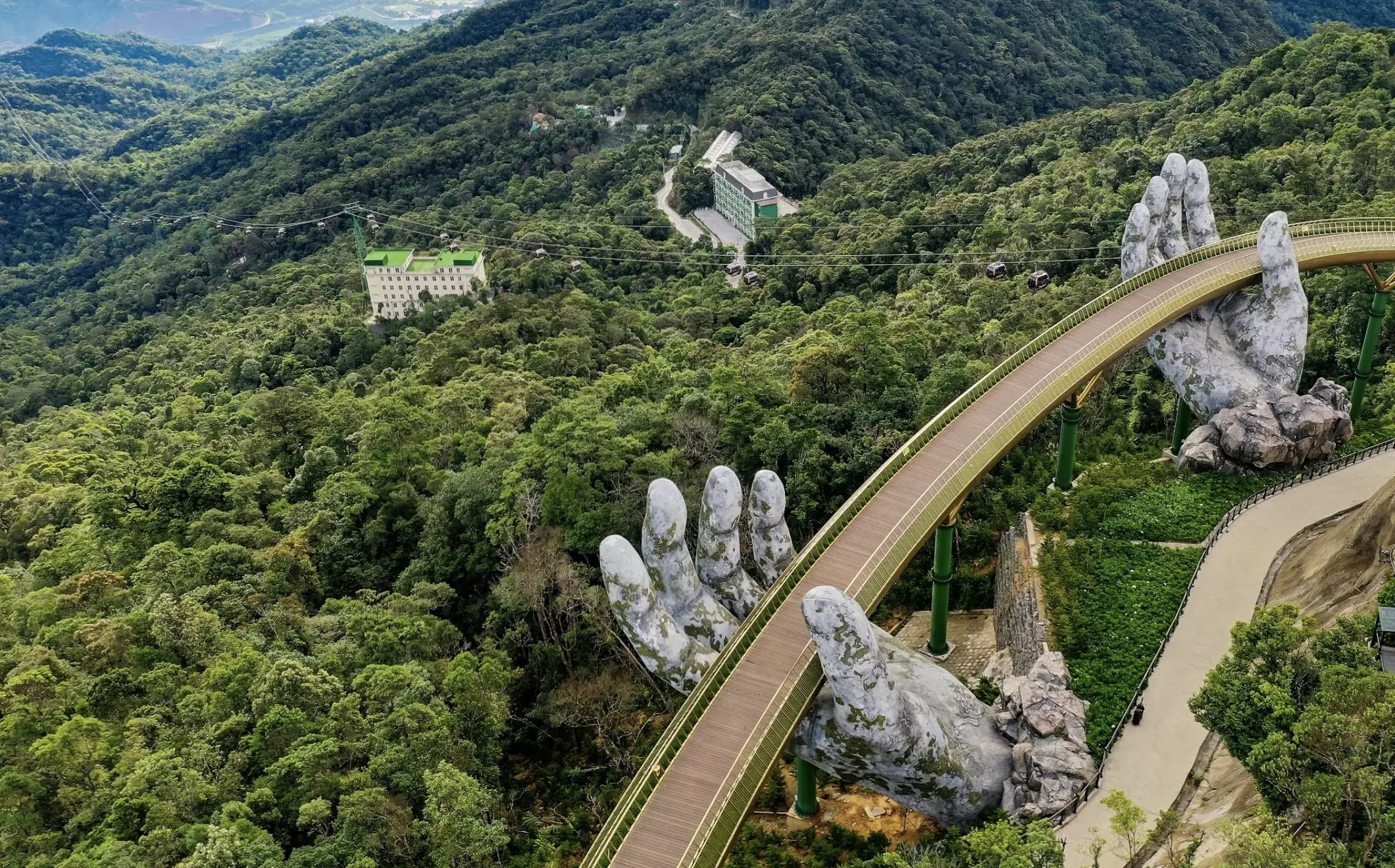 BUSH DE BRUNT ゴールデンアーム ホワイト　golden arm Golden Bridge em Ba Na Hills: a melhor foto do Vietnã - Carpe Mundi
