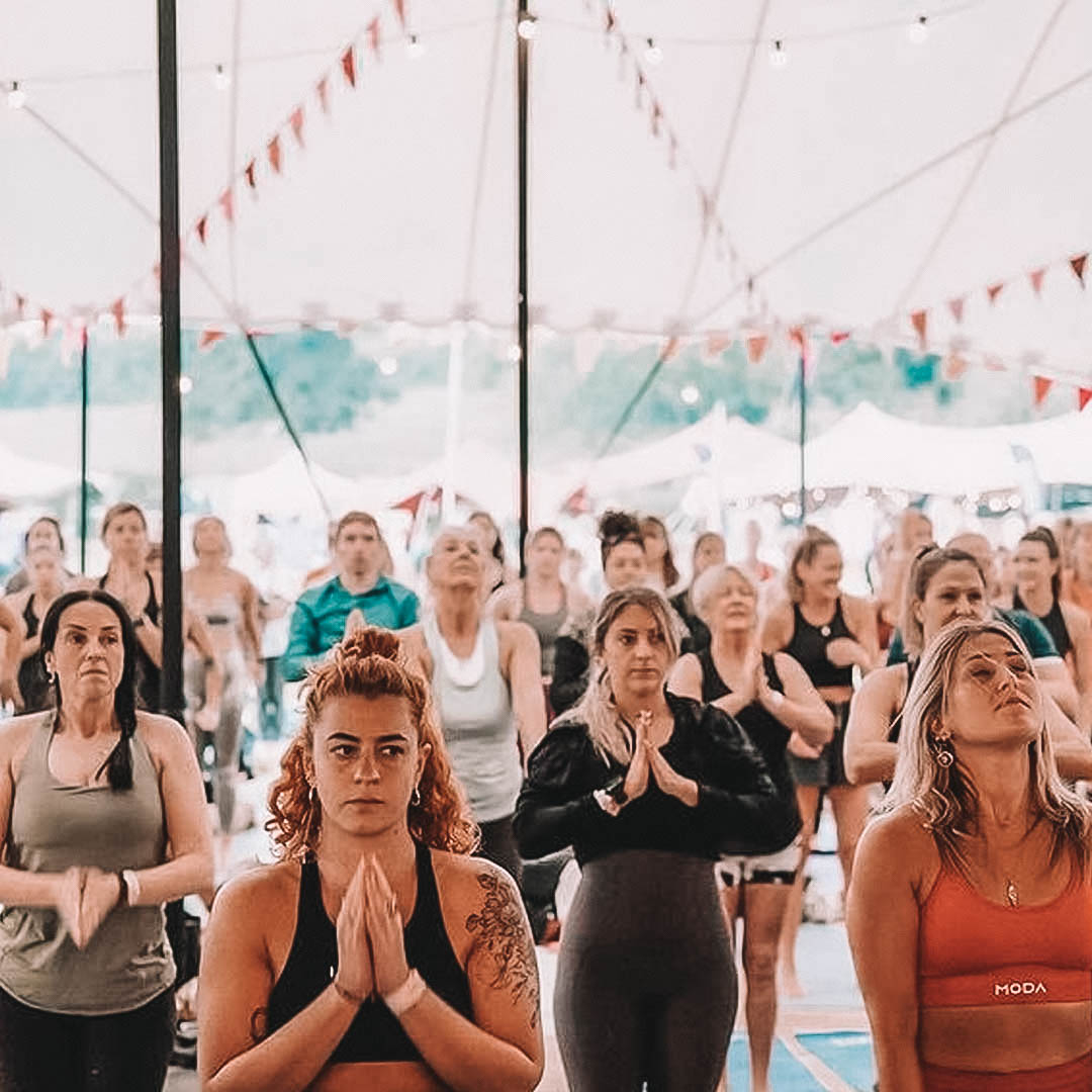 festivais de yoga no reino unido