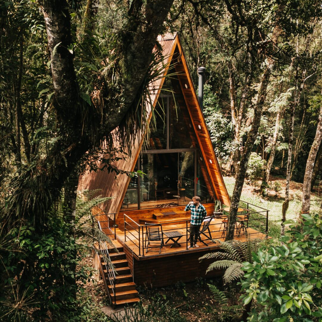 Cabana Holmy: Refúgio Romântico na Natureza