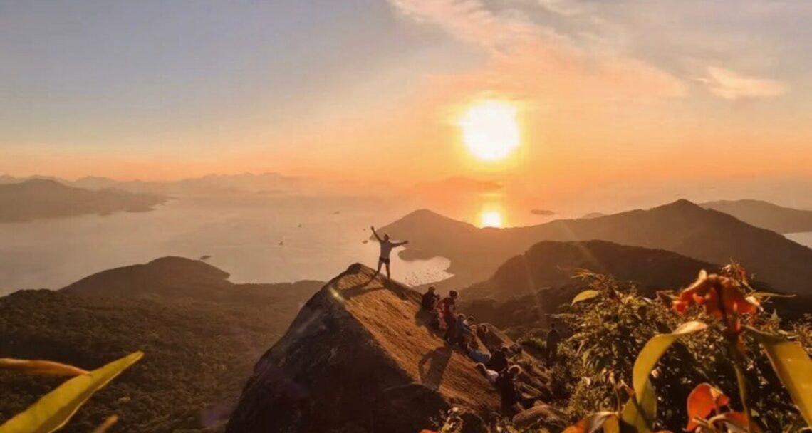 Amanhecer Pico do Papagaio, Ilha Grande