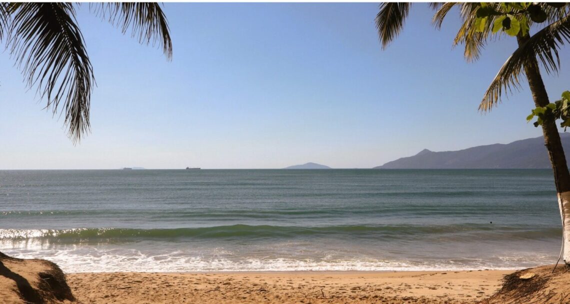 Praias perto de Minas Gerais: Praia Martim de Sá, Caraguatatuba
