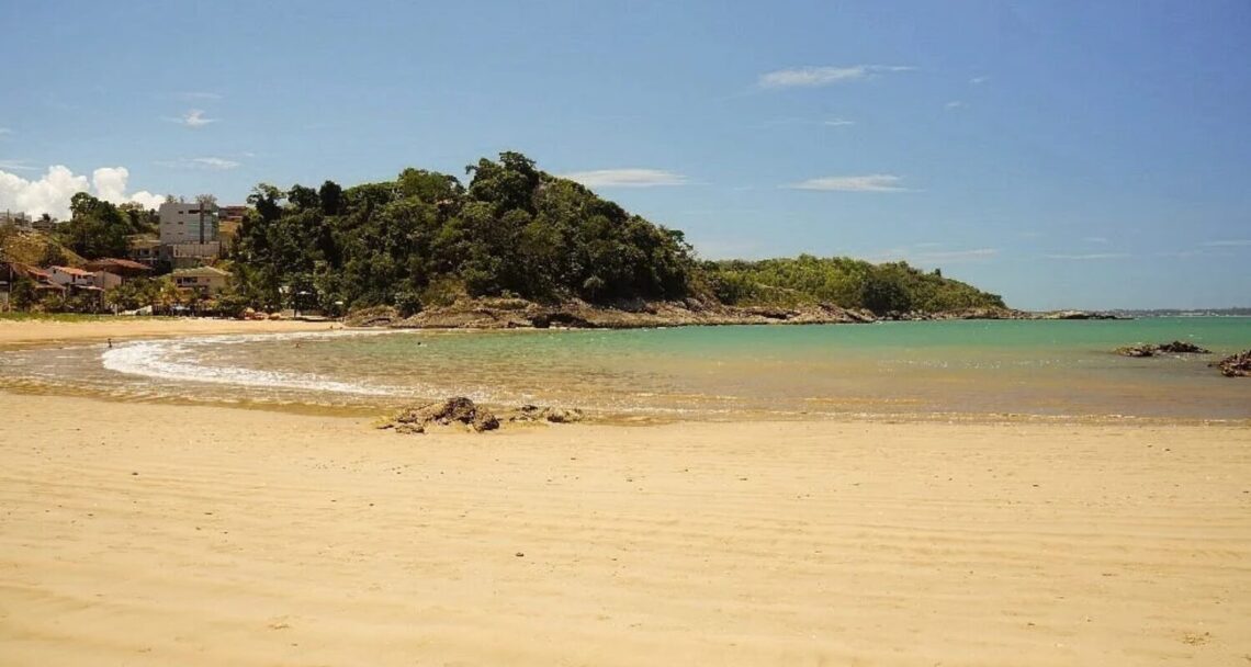 Praias perto de Minas Gerais: Praia de Iriri, Anchieta